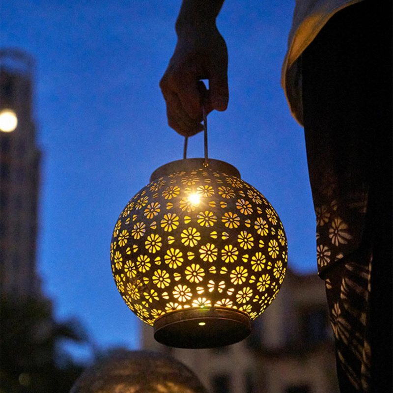 Solar Iron Art Waterproof Garden Lantern Vintage Outdoor Solar Light for Patio Balcony Landscape Decoration Night Light