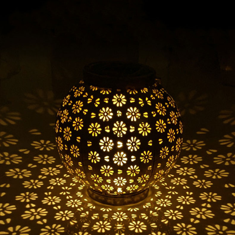 Solar Iron Art Waterproof Garden Lantern Vintage Outdoor Solar Light for Patio Balcony Landscape Decoration Night Light