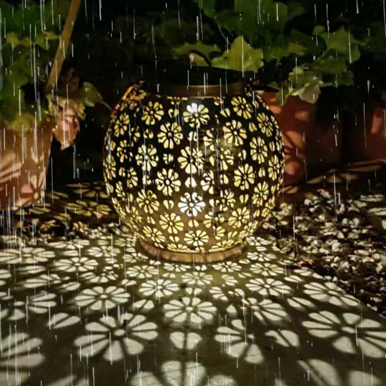 Solar Iron Art Waterproof Garden Lantern Vintage Outdoor Solar Light for Patio Balcony Landscape Decoration Night Light